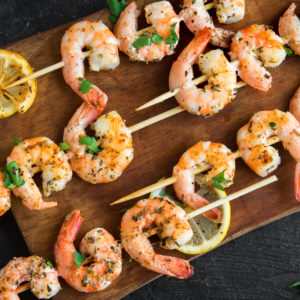 12 Brochettes de crevettes sauce ail et persil