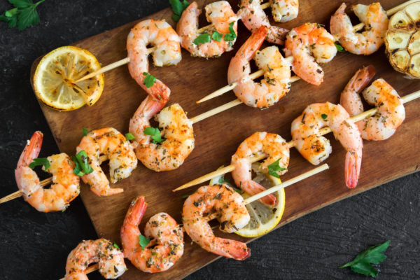 12 Brochettes de crevettes sauce ail et persil